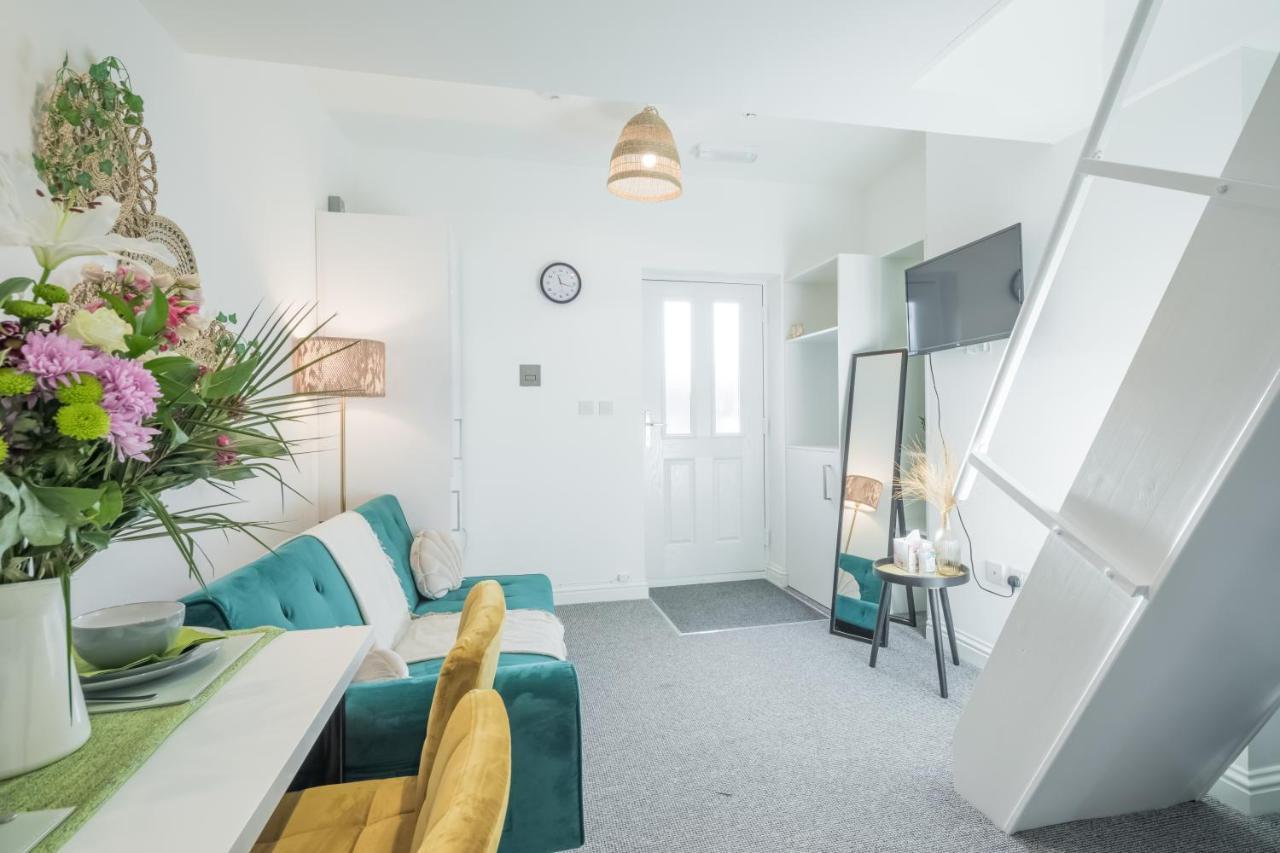 Cosy Two Bed For Family And Contractors By O&j Real Estate *