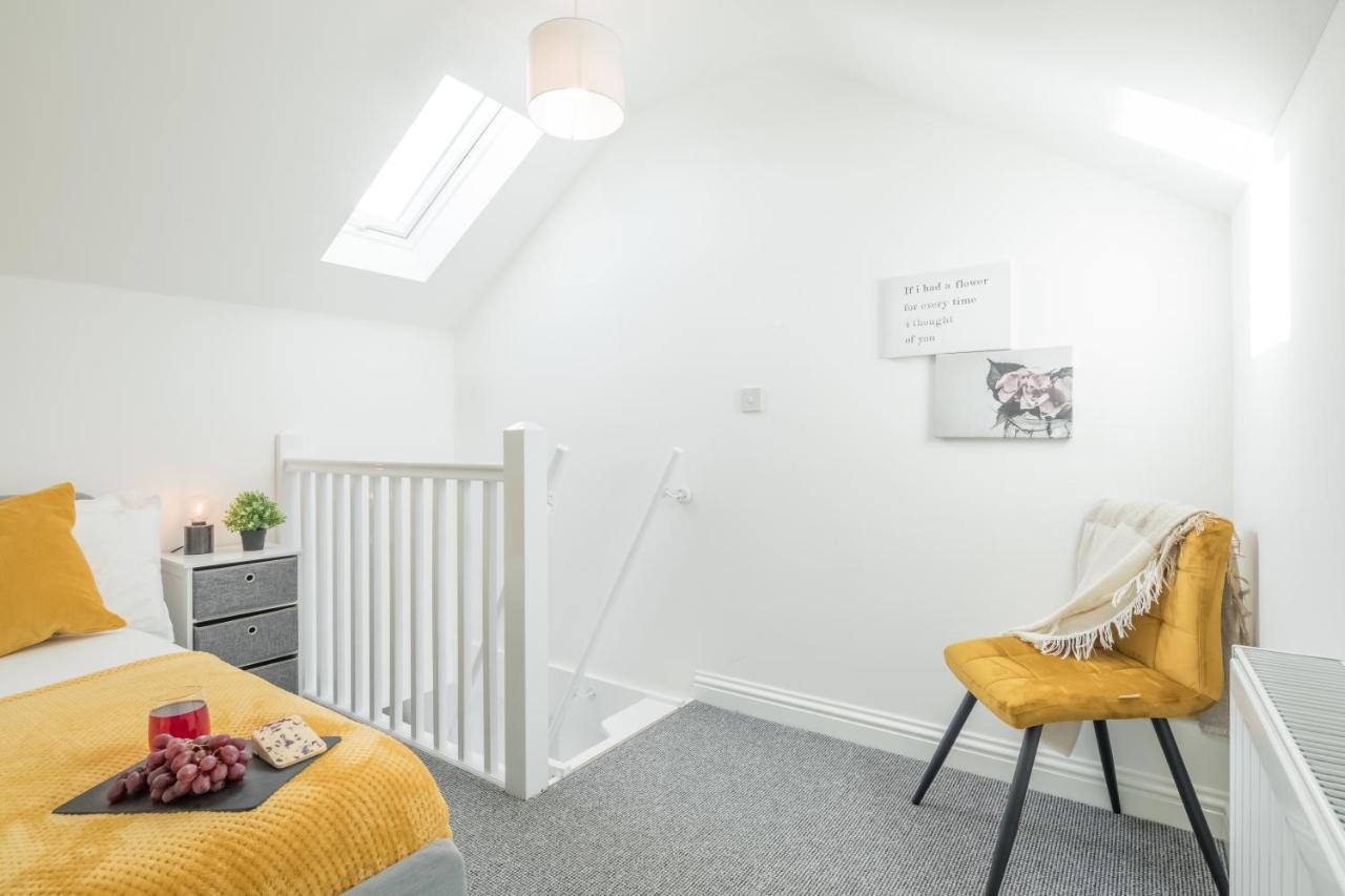 Cosy Two Bed For Family And Contractors By O&j Real Estate Milton Keynes