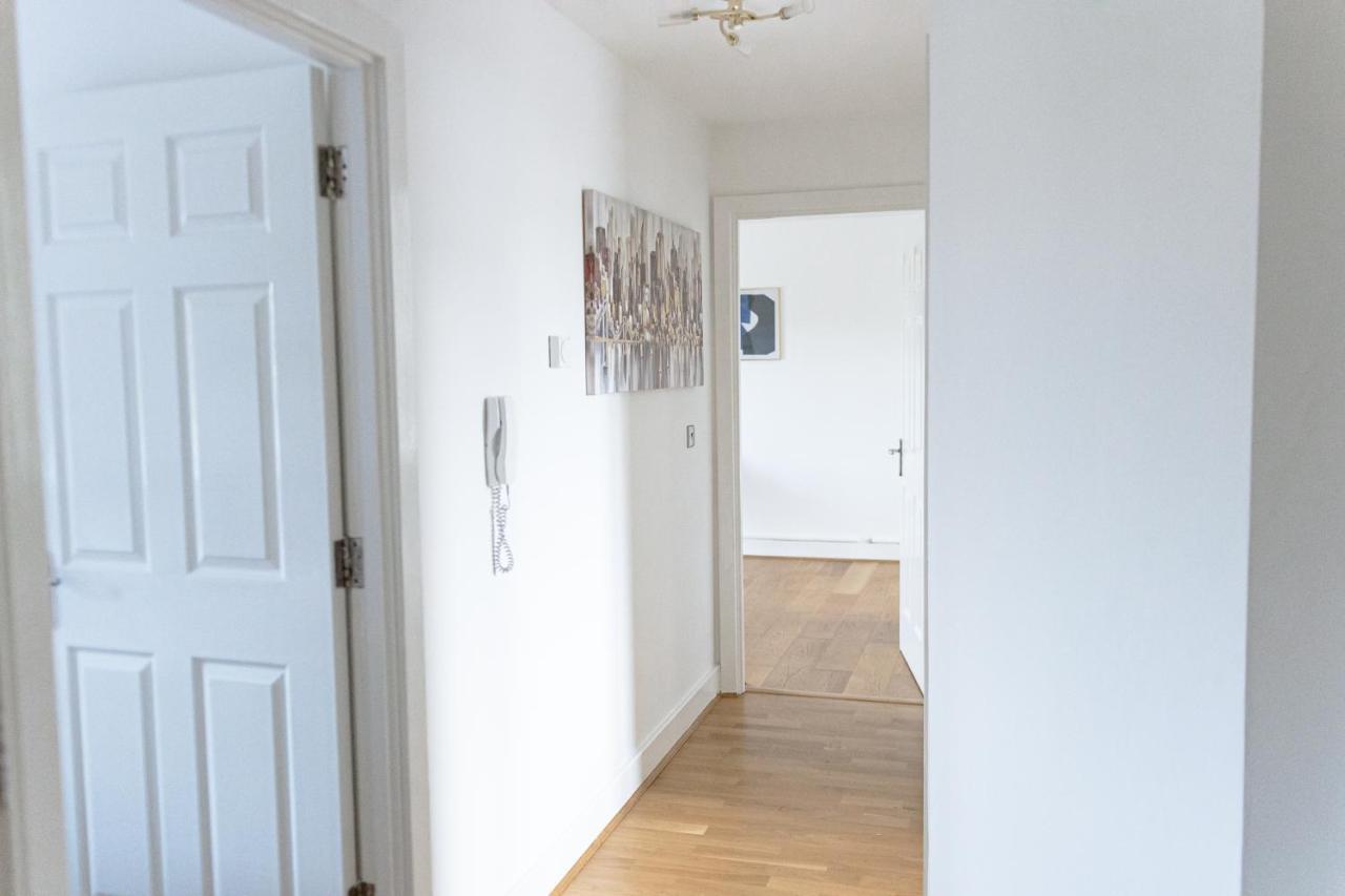 Apartment Bright, Fresh, Spacious And Modern - Free Parking *