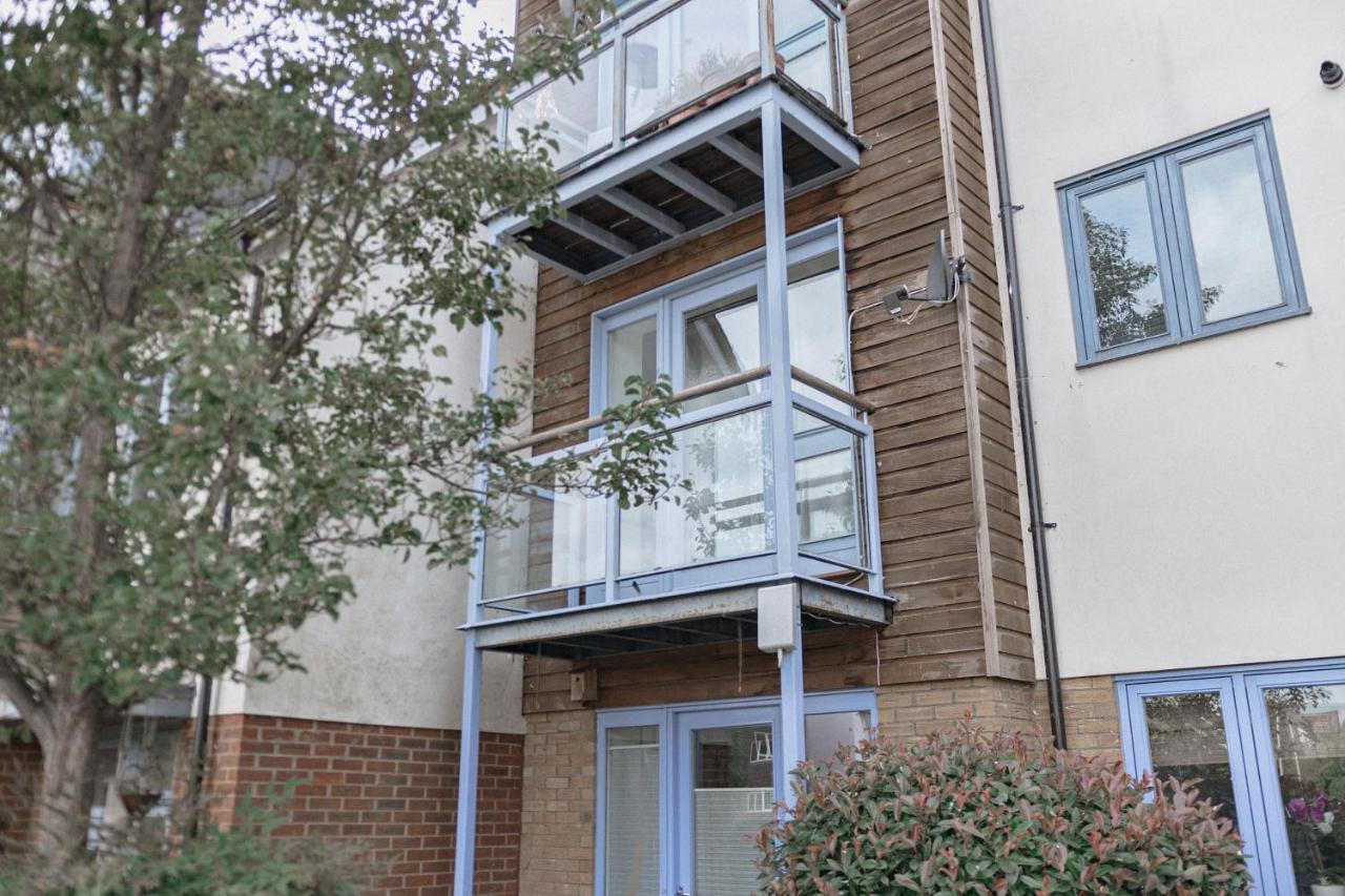 Bright, Fresh, Spacious And Modern - Free Parking Milton Keynes