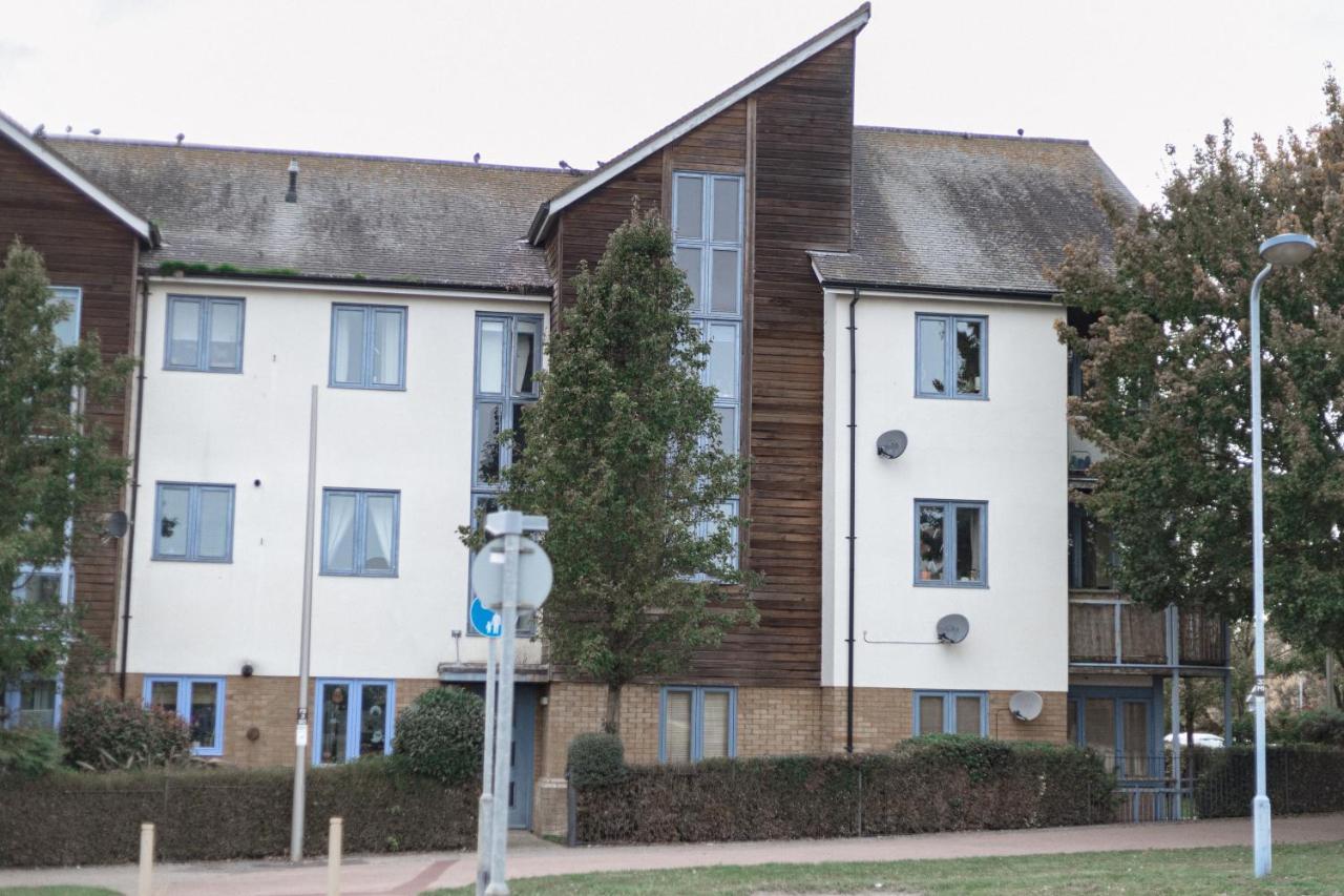 Bright, Fresh, Spacious And Modern - Free Parking * Milton Keynes