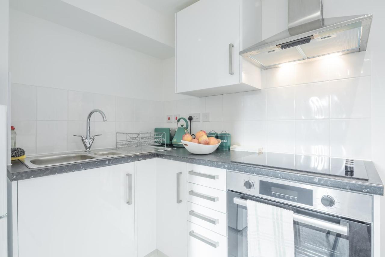 Cosy Two Bed For Family And Contractors By O&j Real Estate * Milton Keynes