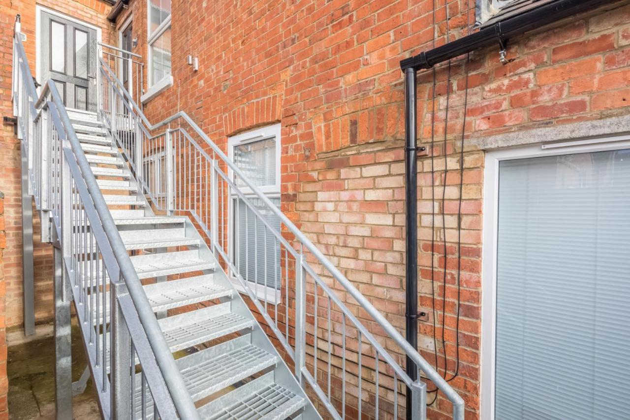 Cosy Two Bed For Family And Contractors By O&j Real Estate * Milton Keynes
