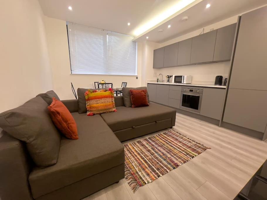 Lovely 2 Double Bedroom Flat With Free Parking - At The Atrium Mk Milton Keynes