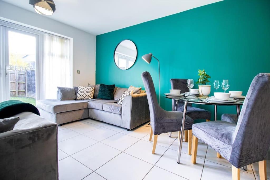 4br Contractor Town House 2.5bathrooms, 2 Free Parking Spaces Managed By Chique