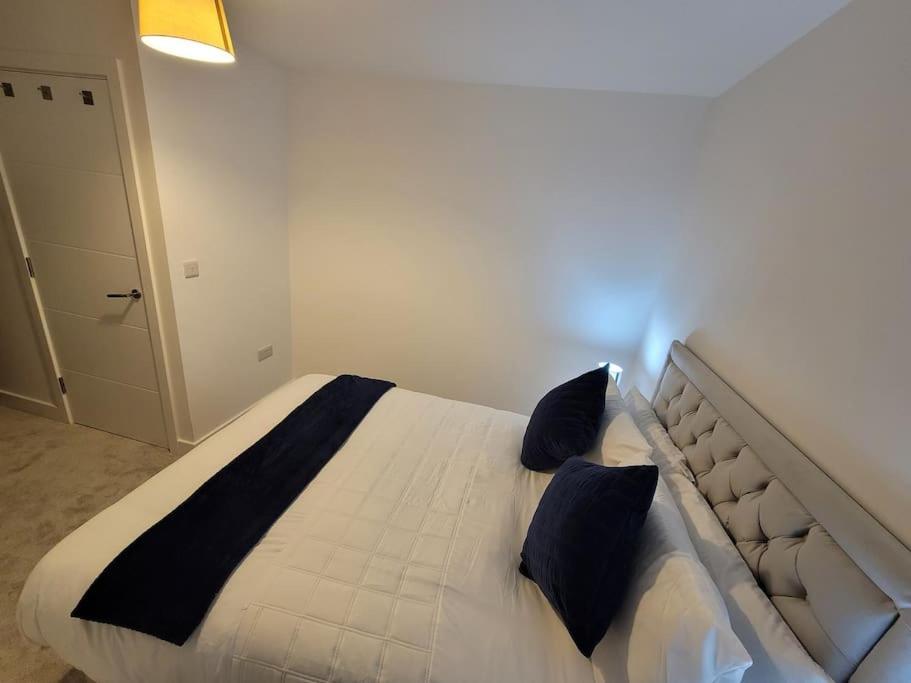 New Build With Wi-fi, Smart Tv, Dedicated Office Floor, Large Terrace And Free Parking Holiday home *