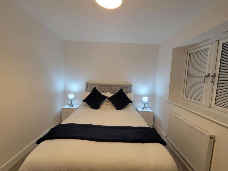New Build With Wi-fi, Smart Tv, Dedicated Office Floor, Large Terrace And Free Parking *