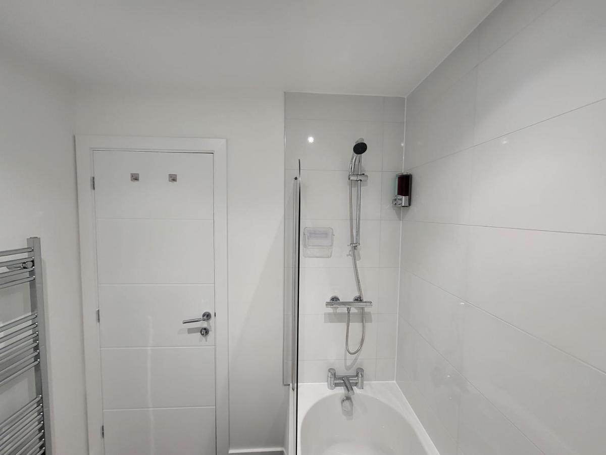 New Build With Wi-fi, Smart Tv, Dedicated Office Floor, Large Terrace And Free Parking