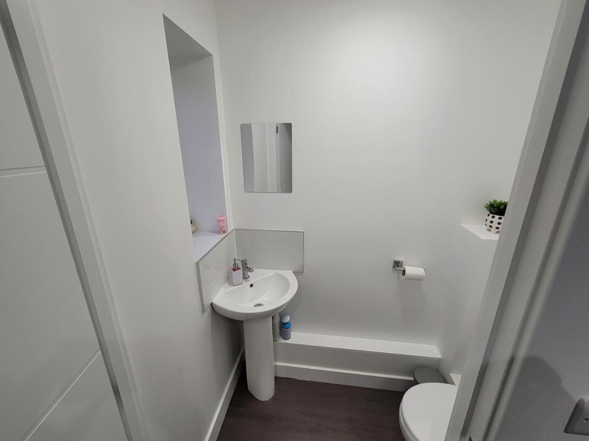 New Build With Wi-fi, Smart Tv, Dedicated Office Floor, Large Terrace And Free Parking * Milton Keynes