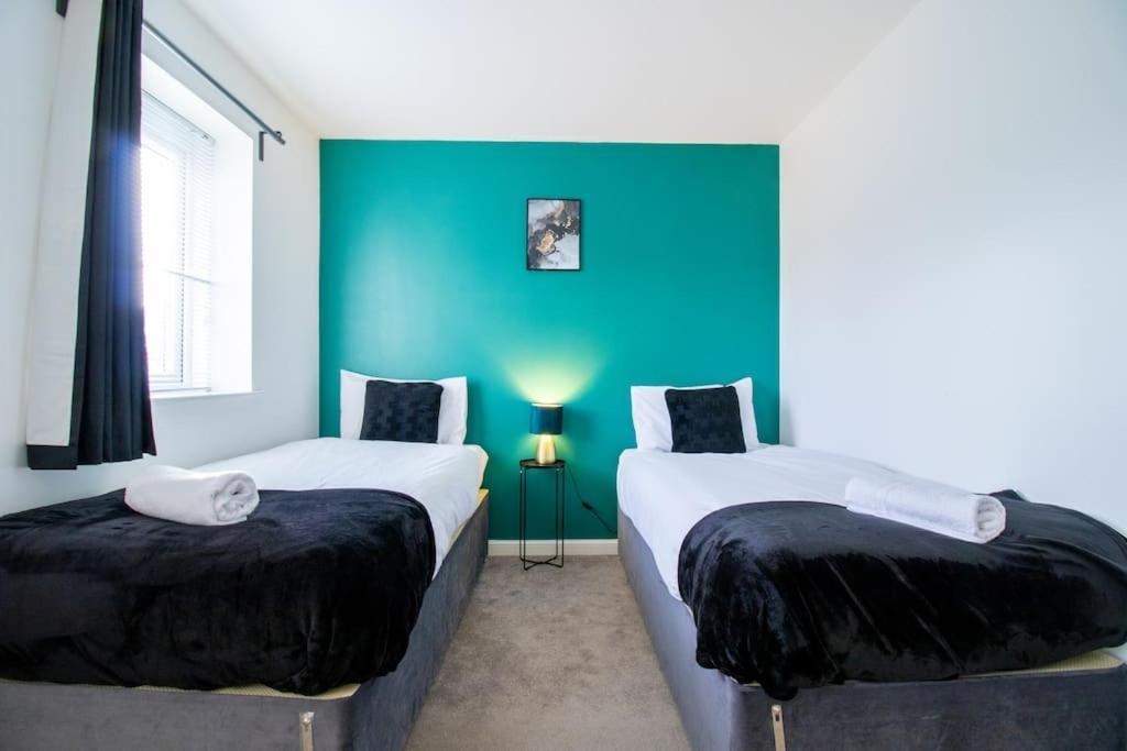 4br Contractor Town House 2.5bathrooms, 2 Free Parking Spaces Managed By Chique Holiday home