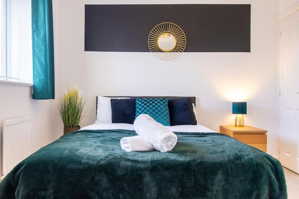 Holiday home 4br Contractor Town House 2.5bathrooms, 2 Free Parking Spaces Managed By Chique *
