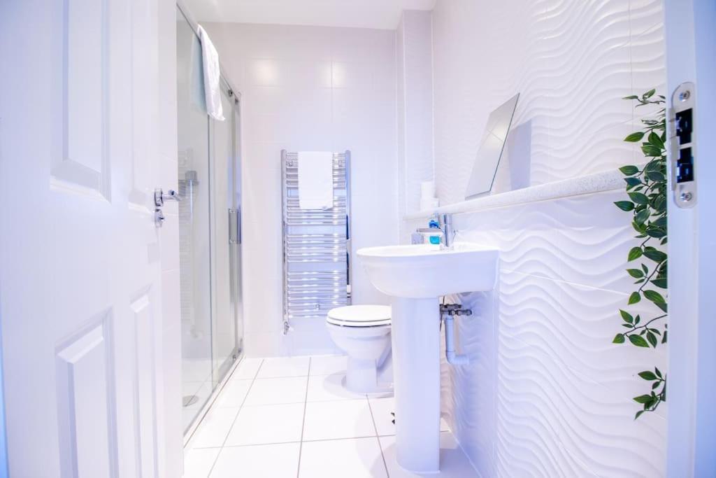 4br Contractor Town House 2.5bathrooms, 2 Free Parking Spaces Managed By Chique *
