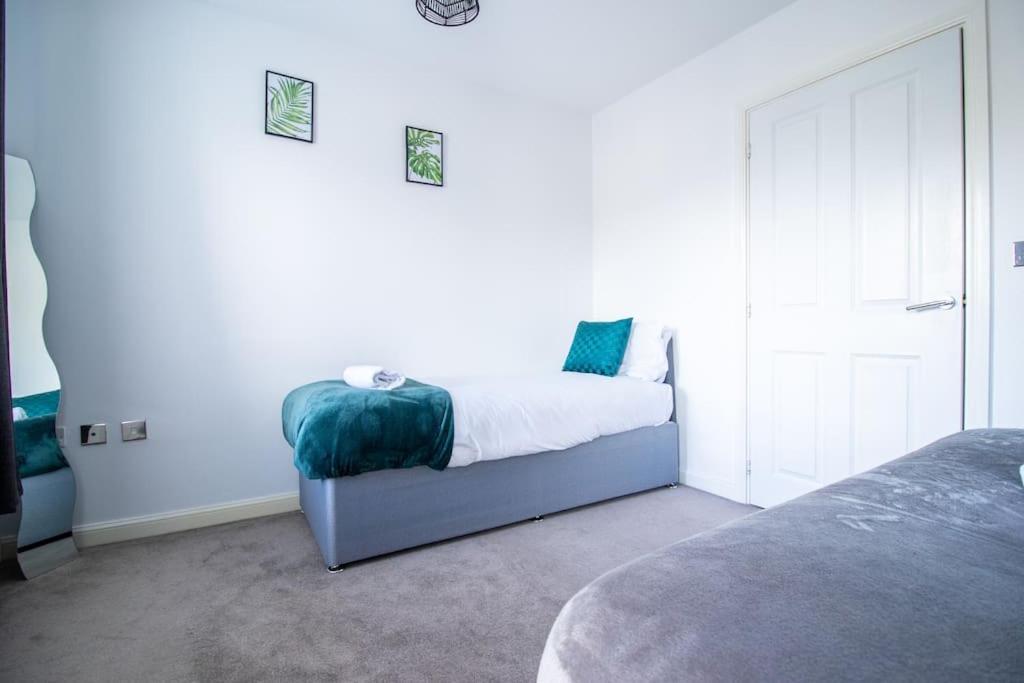 4br Contractor Town House 2.5bathrooms, 2 Free Parking Spaces Managed By Chique Holiday home *