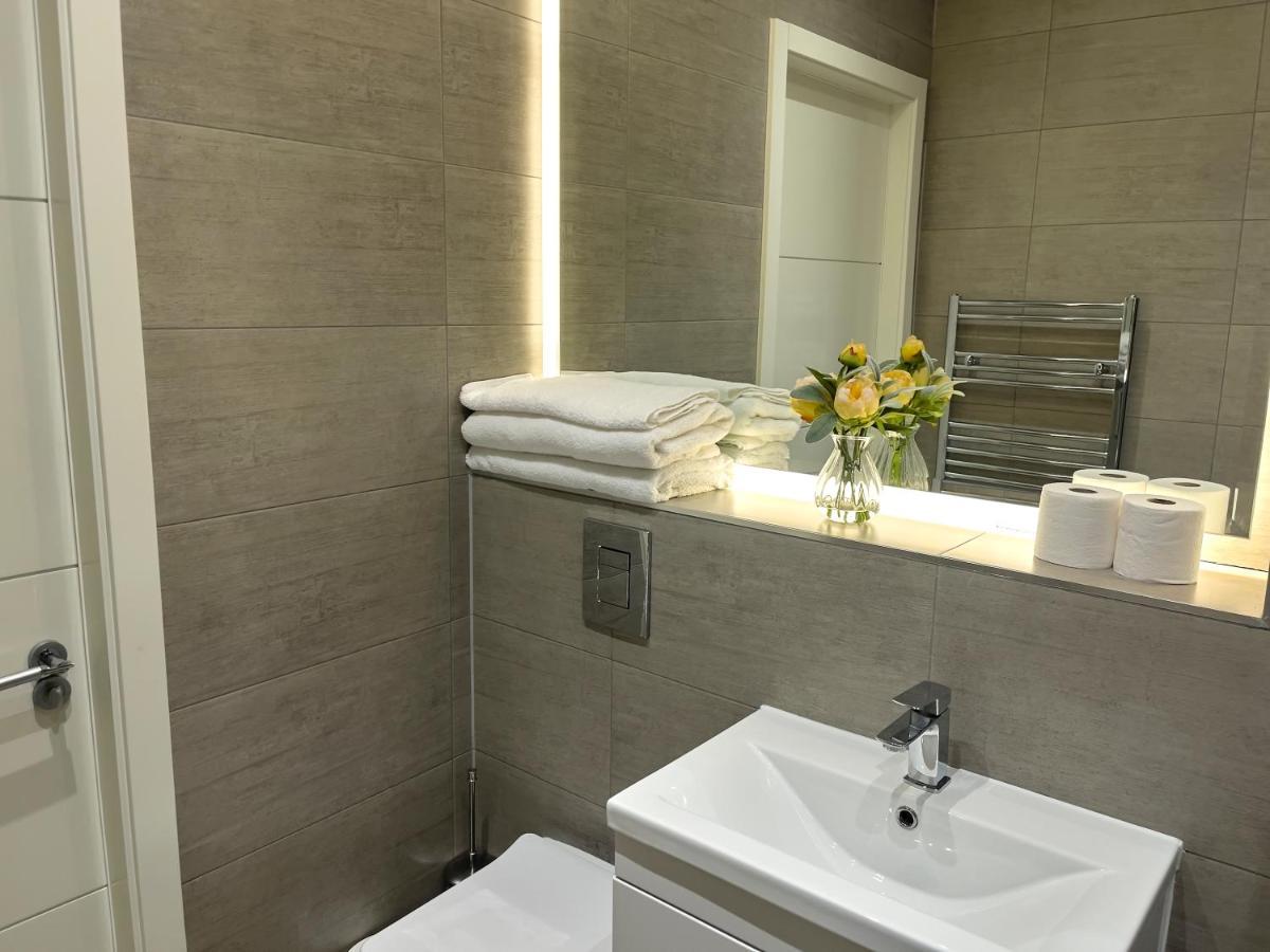Apartment Lovely 2 Double Bedroom Flat With Free Parking - At The Atrium Mk