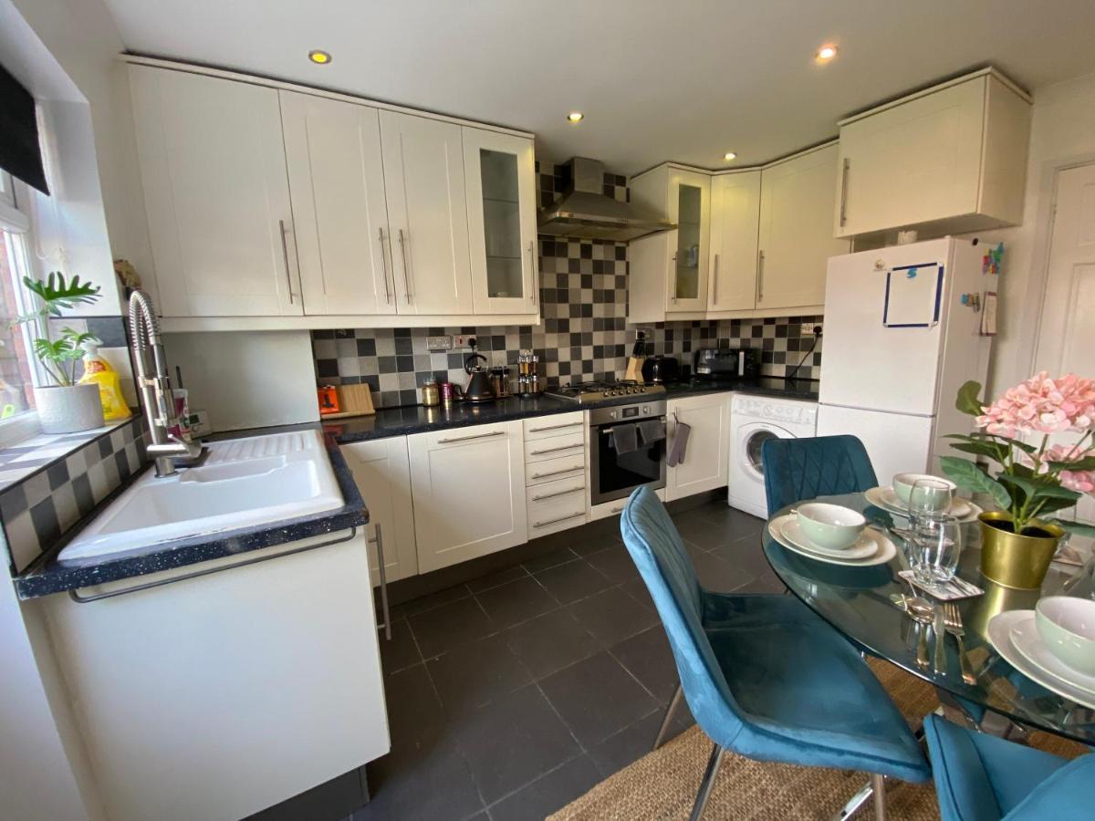 Host & - Cotman Close * Milton Keynes