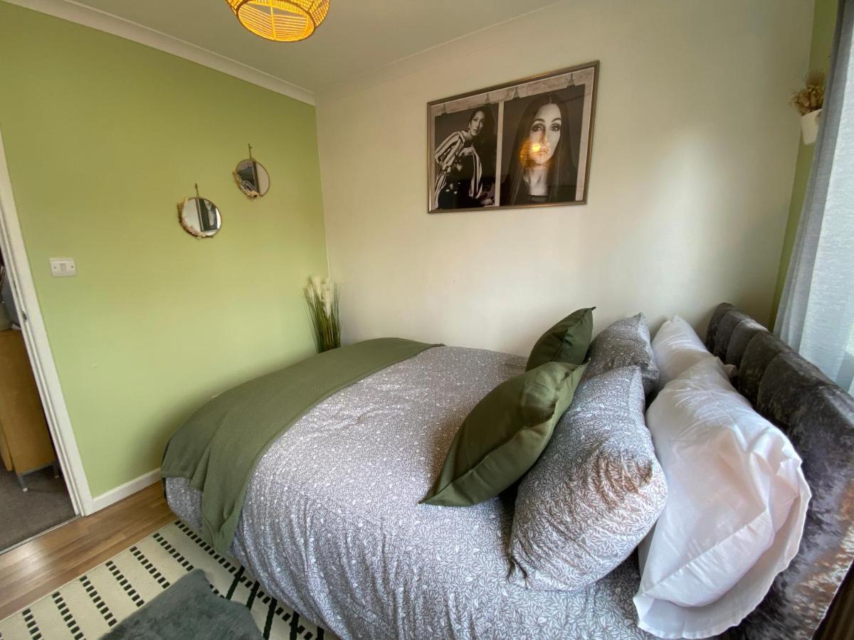 Host & - Cotman Close * Milton Keynes