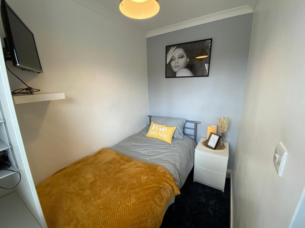 Host & - Cotman Close Apartment Milton Keynes