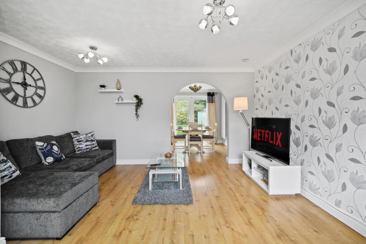 Apartment Host & - Stockenchurch