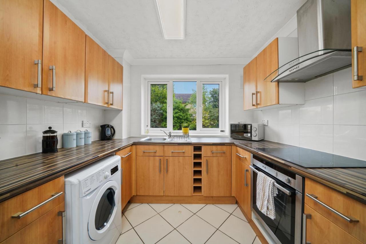 Host & - Stockenchurch Apartment *