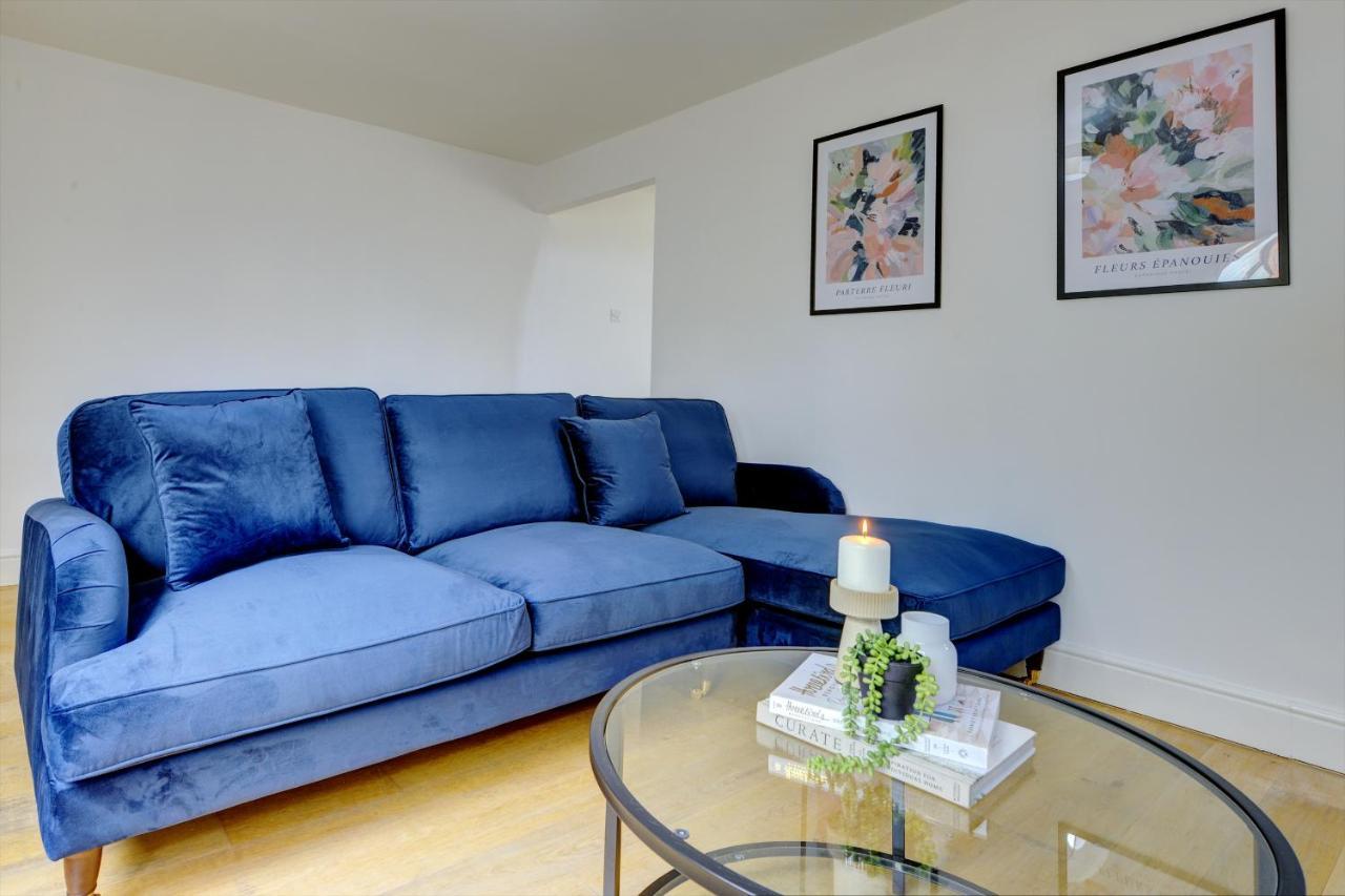 The Bernstein House 'green Award' A Calm & Beautiful Executive House I Spacious Garden W Furniture I Parking I Eco-short Term Let By Silva * Milton Keynes