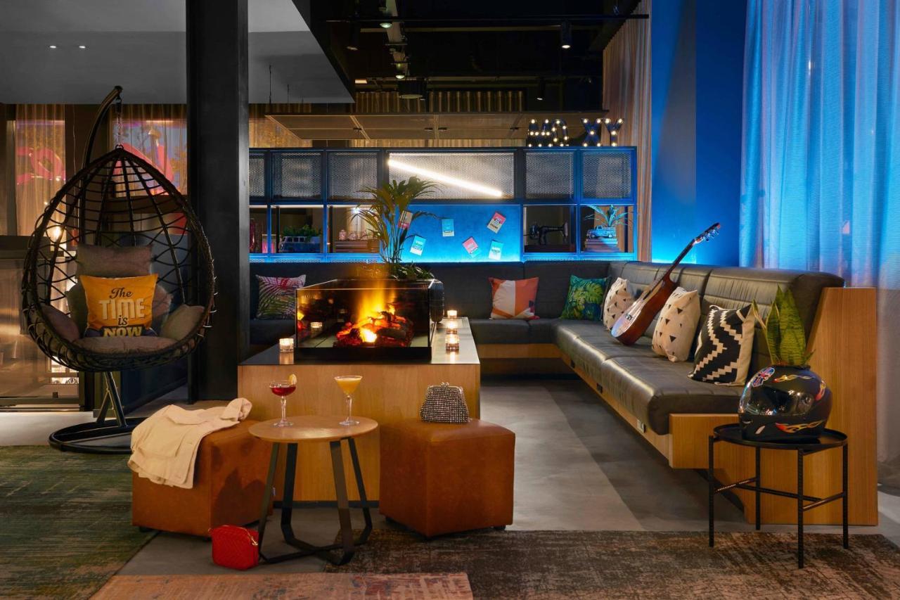Moxy 3*