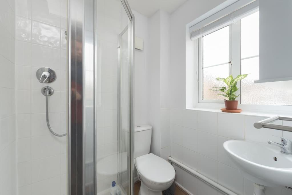 Yoko's View Cottage: Detached With Parking & Entertainment Holiday home Milton Keynes