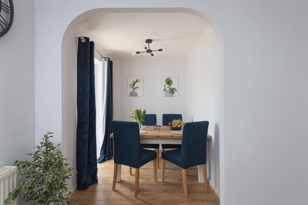 Yoko's View Cottage: Detached With Parking & Entertainment Milton Keynes