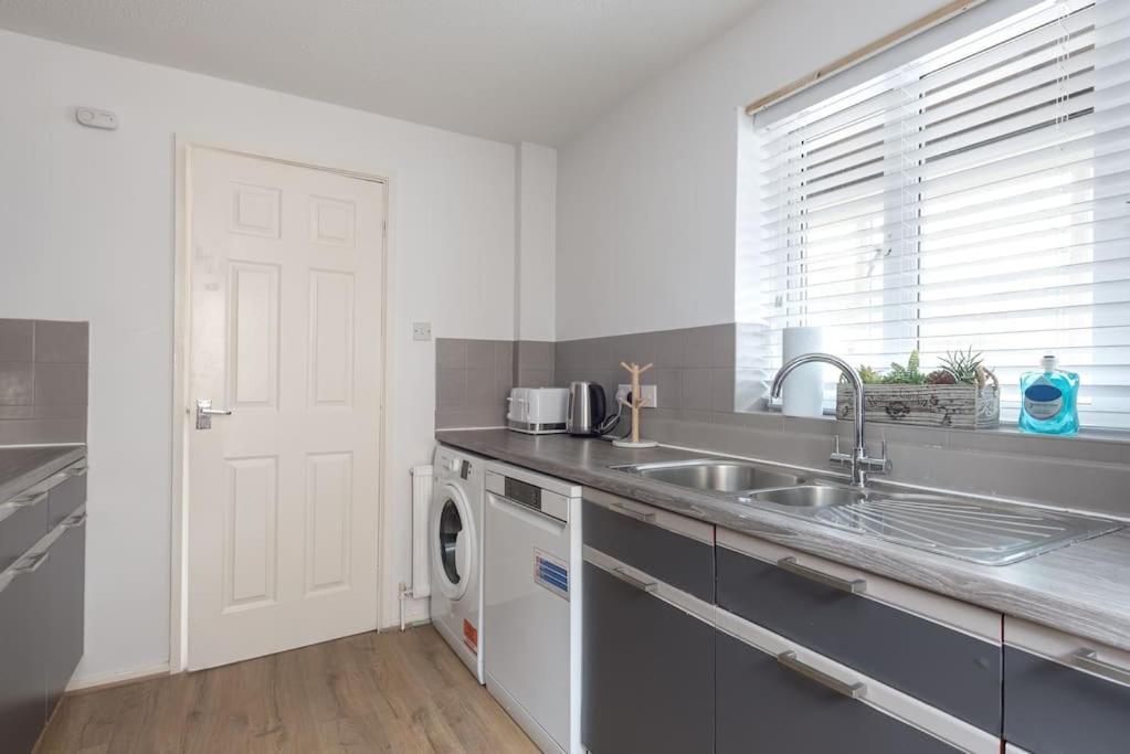 Yoko's View Cottage: Detached With Parking & Entertainment *