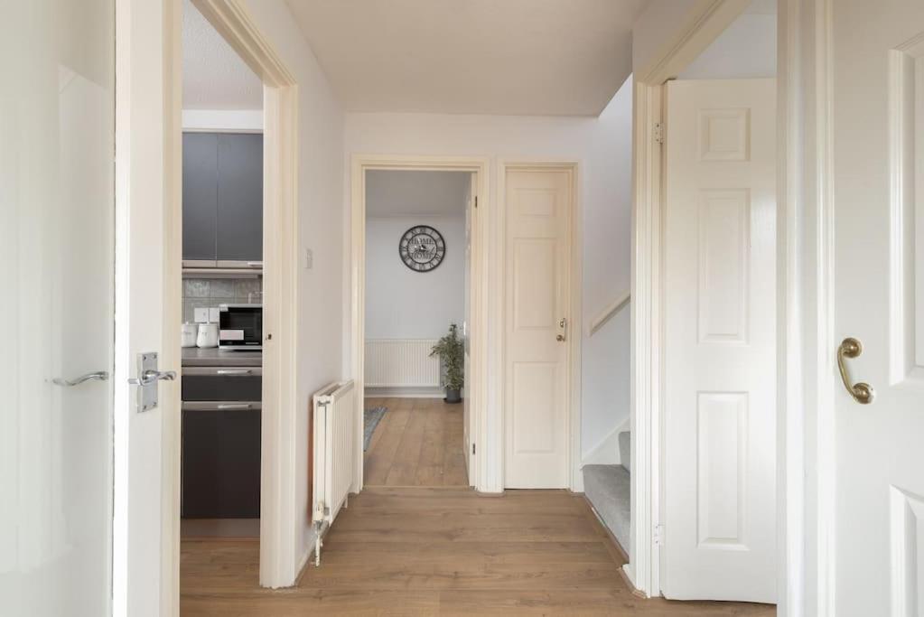 Yoko's View Cottage: Detached With Parking & Entertainment * Milton Keynes