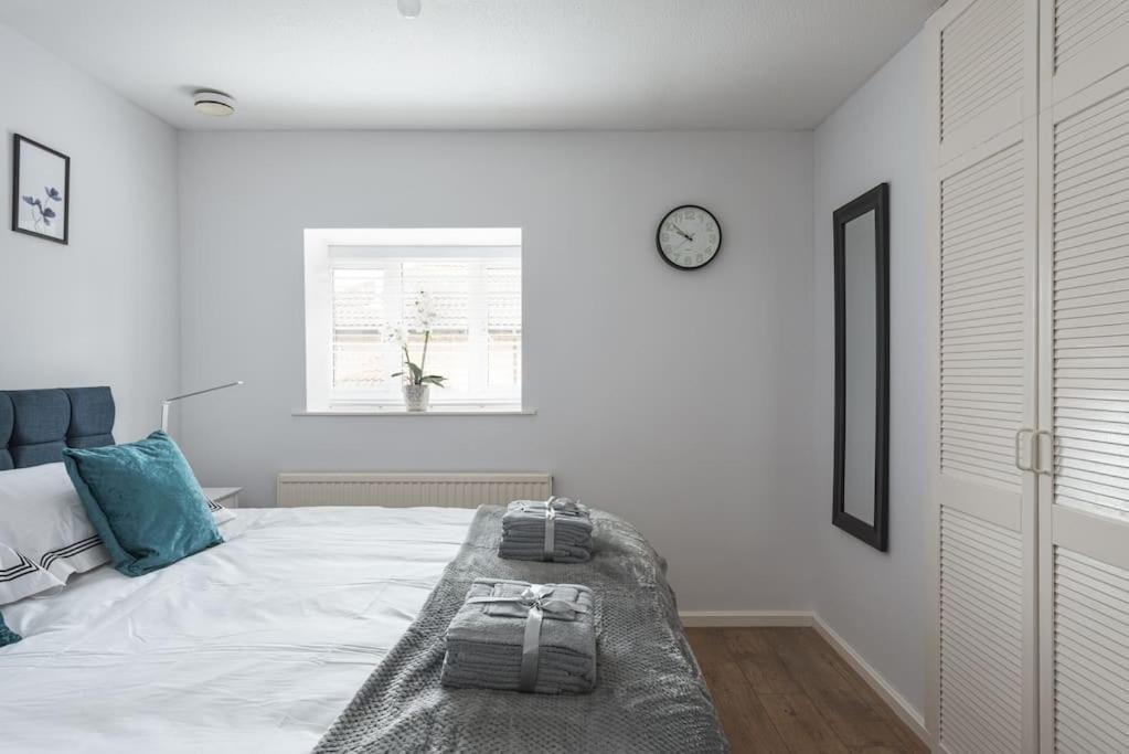 Yoko's View Cottage: Detached With Parking & Entertainment Holiday home Milton Keynes
