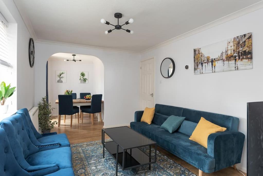 Yoko's View Cottage: Detached With Parking & Entertainment * Milton Keynes