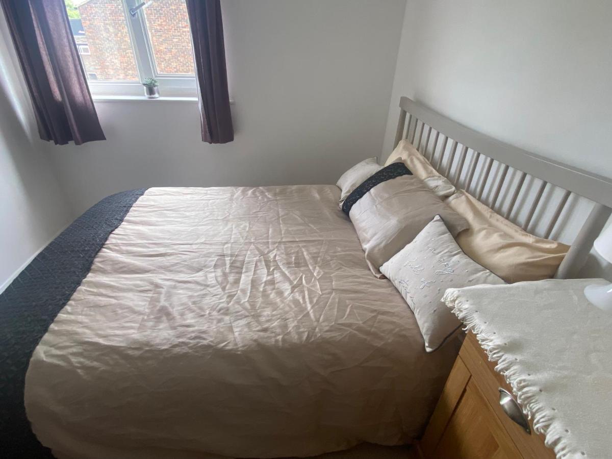Charming Entire 1-bedroom Flat In Apartment