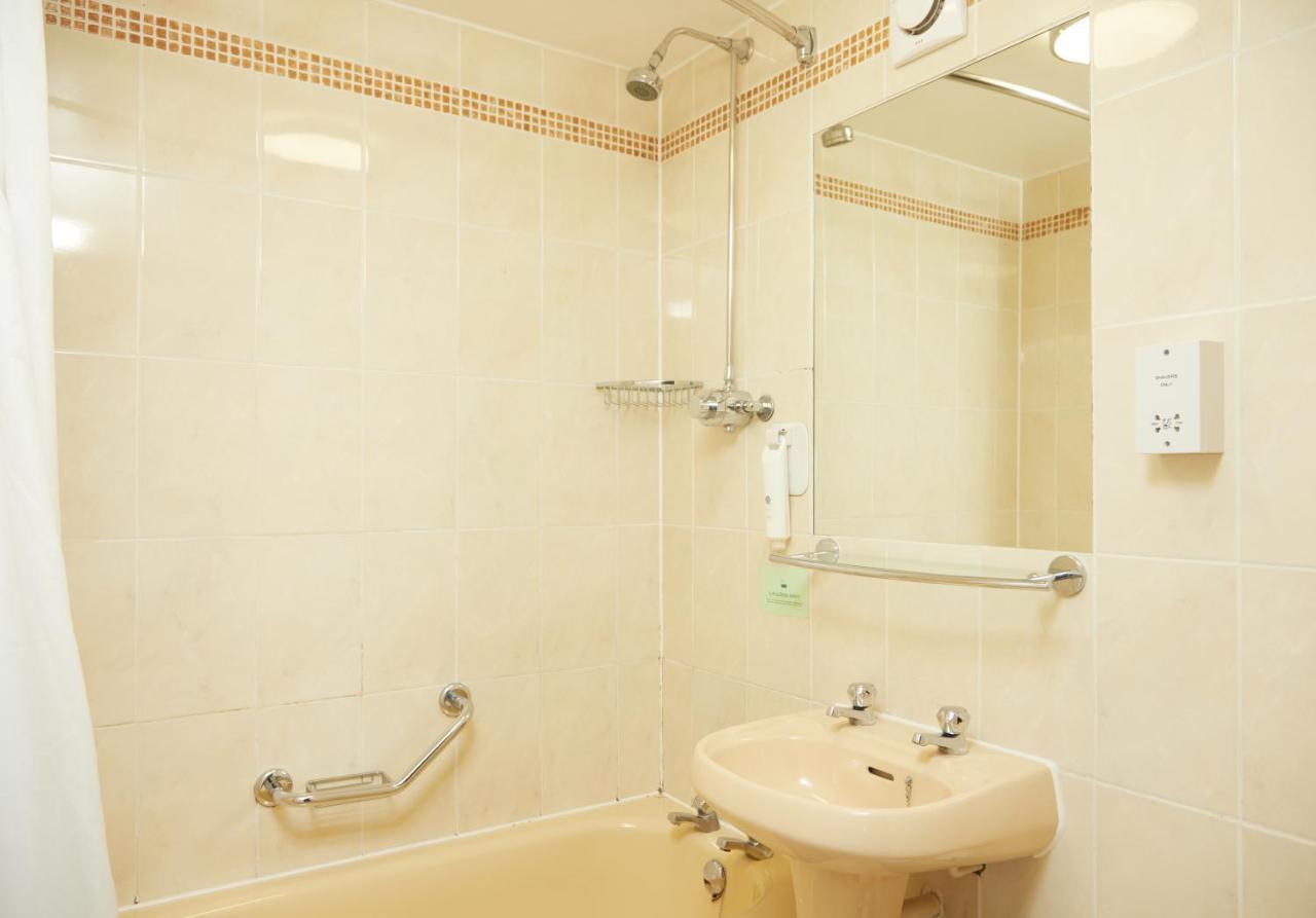 The Broughton By Greene King Hotel 3*