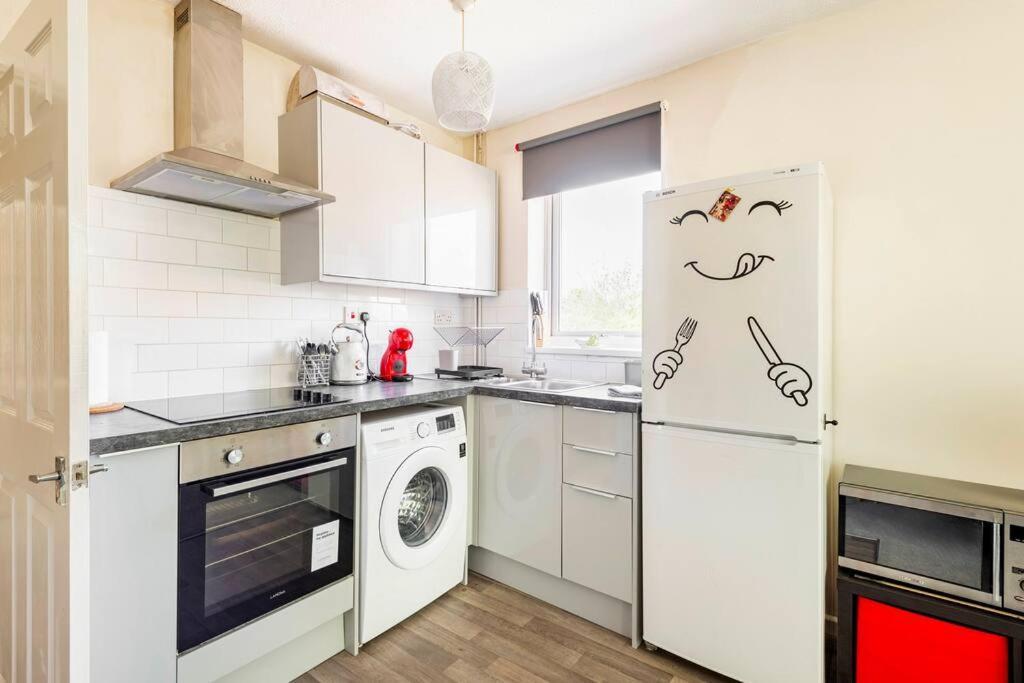 Charming Entire 2-bedroom House In Holiday home *