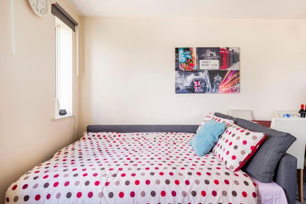 Holiday home Charming Entire 2-bedroom House In *