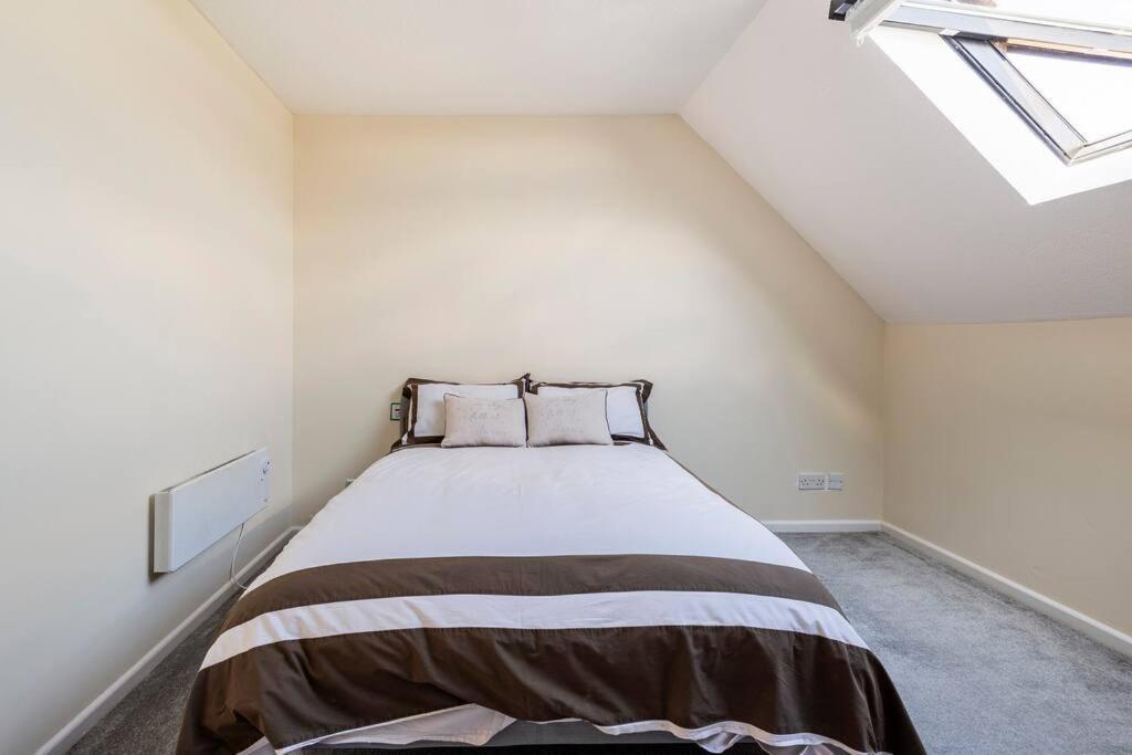 Charming Entire 2-bedroom House In Milton Keynes
