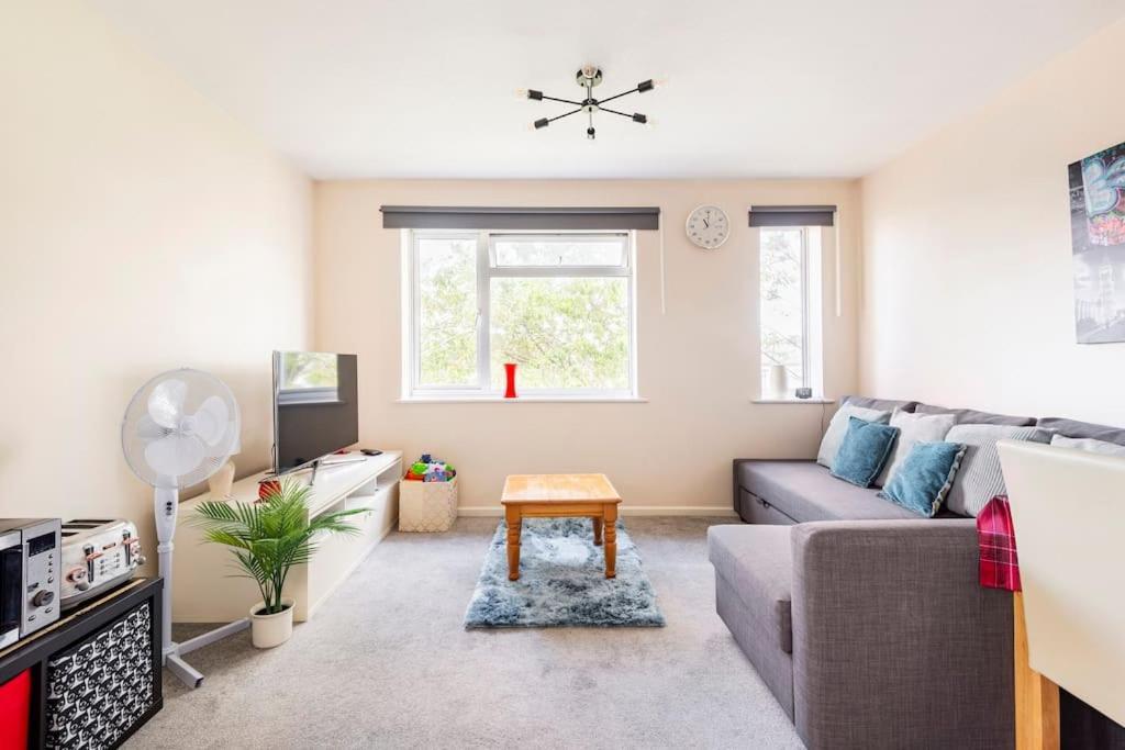 Charming Entire 2-bedroom House In *