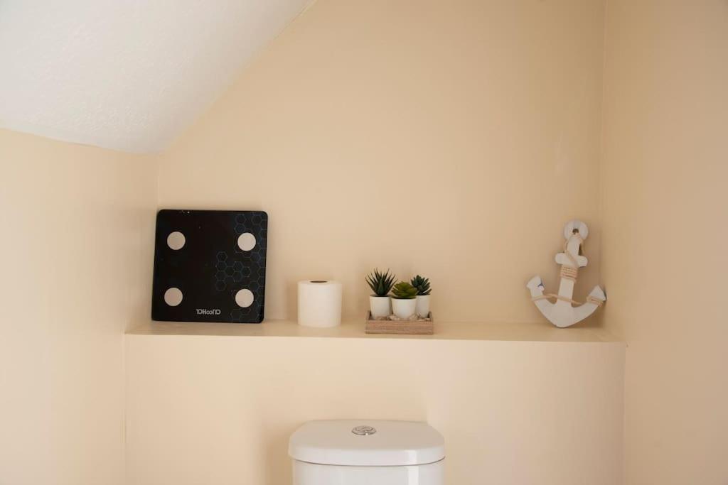 Charming Entire 2-bedroom House In *