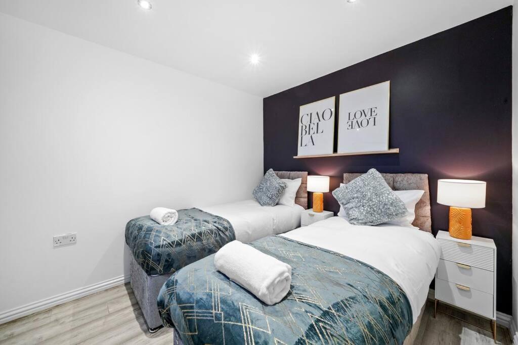 Luxury House With Pool Table, Sky Tv, Netflix, Fast Wifi, Garden & Free Parking By Yoko *