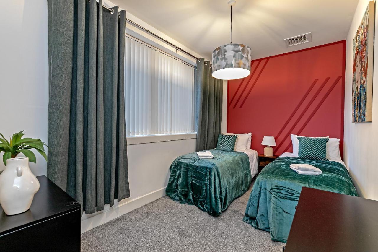 Apartment The Juke Box Suite: Centre With Parking *