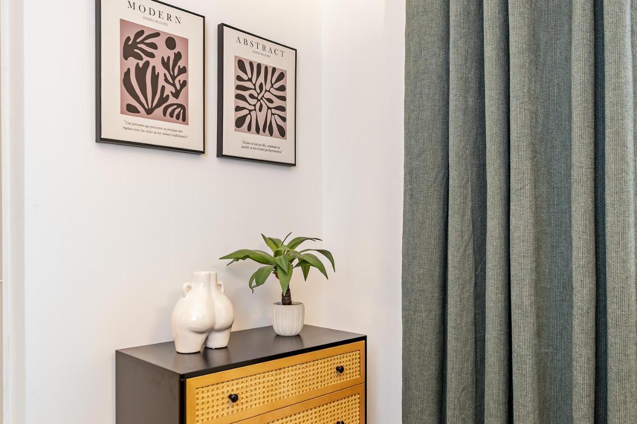 The Juke Box Suite: Centre With Parking Apartment *
