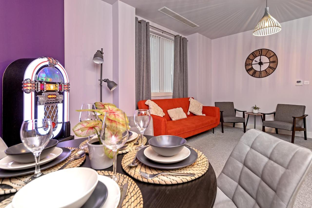 The Juke Box Suite: Centre With Parking Apartment Milton Keynes