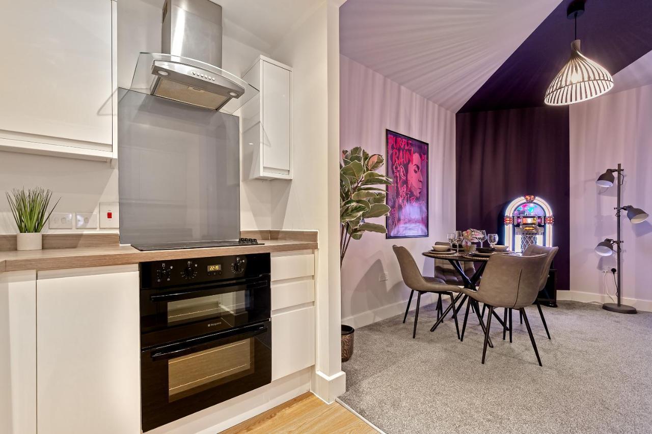 The Juke Box Suite: Centre With Parking *