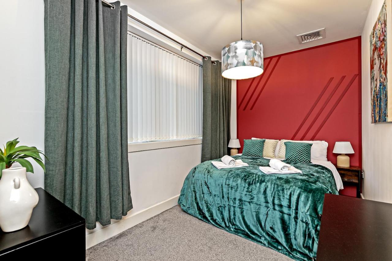 The Juke Box Suite: Centre With Parking