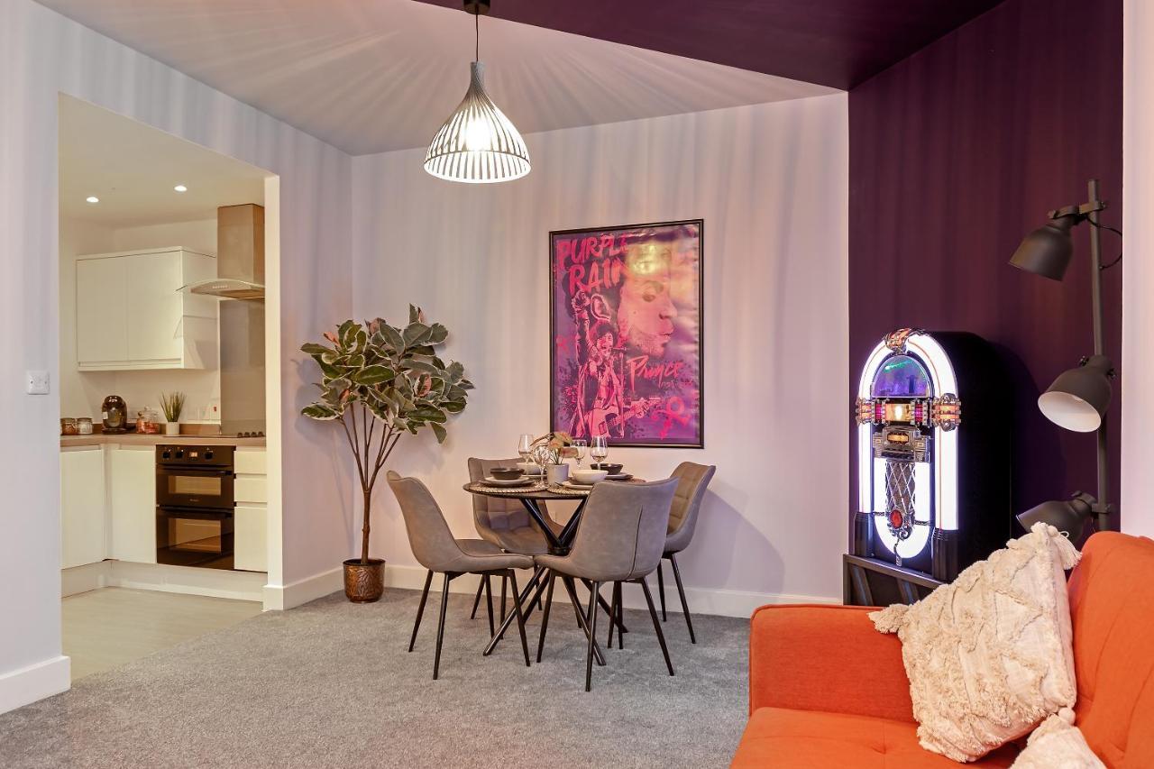 The Juke Box Suite: Centre With Parking *