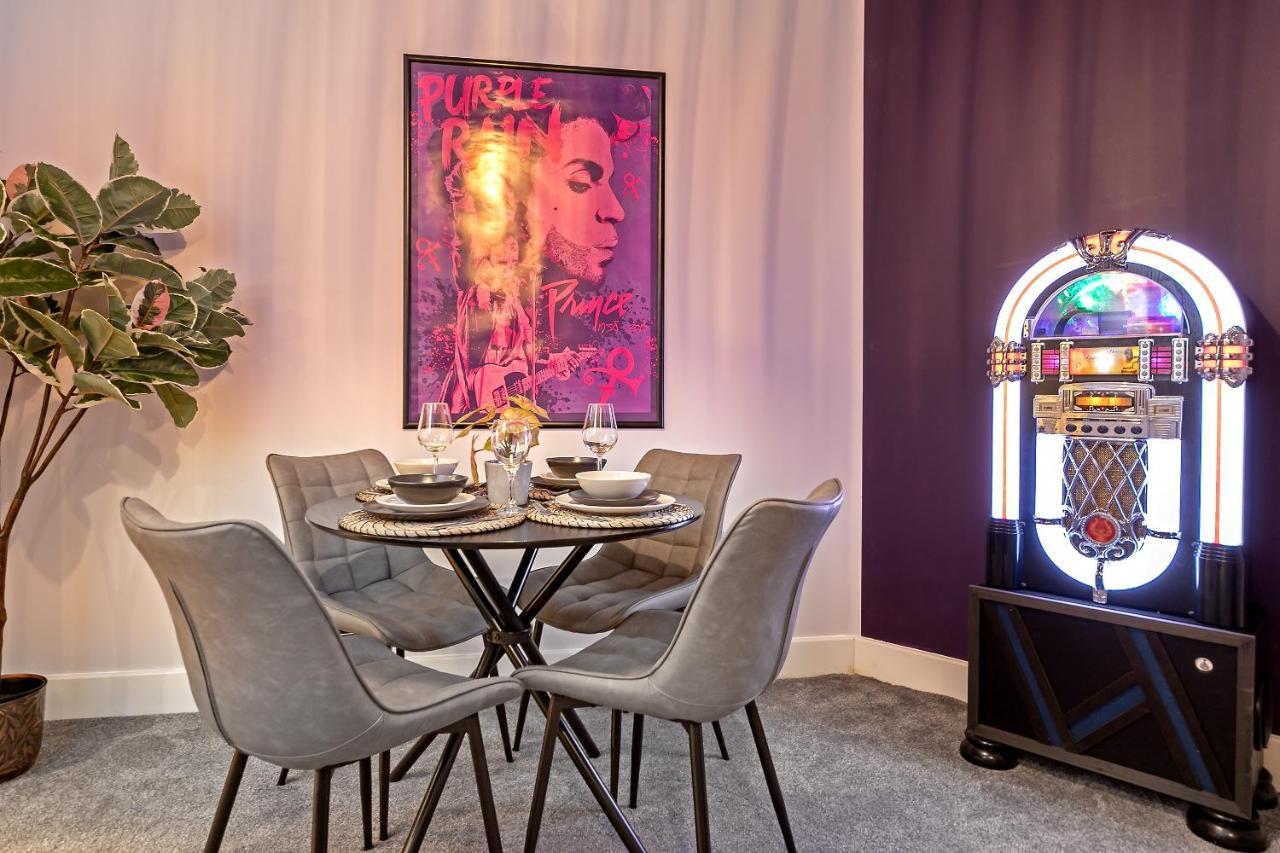 The Juke Box Suite: Centre With Parking *