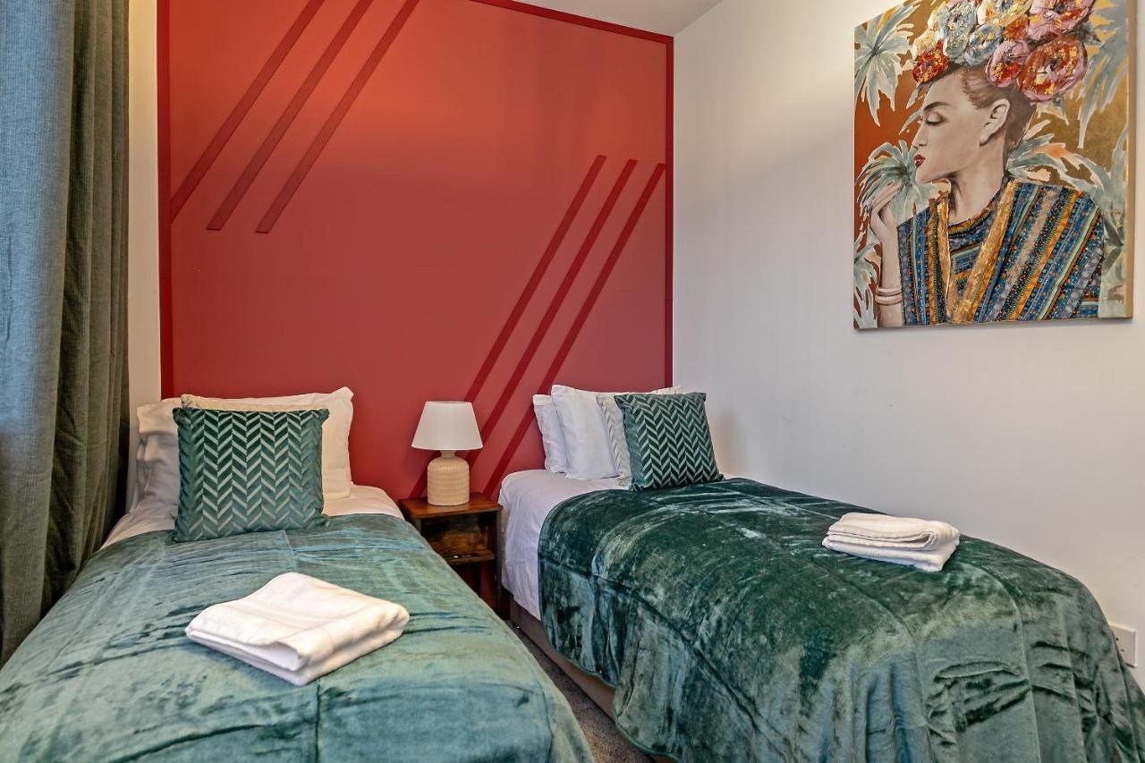 The Juke Box Suite: Centre With Parking Milton Keynes