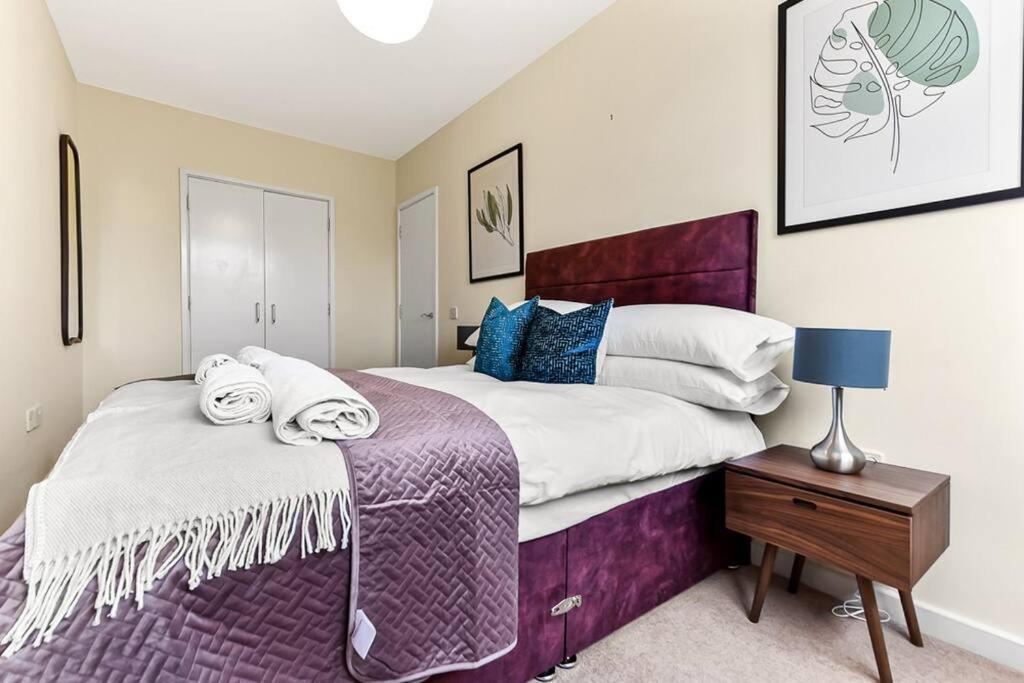 Apartment Large Group & Contractor Booking! Duplex W/parking Milton Keynes