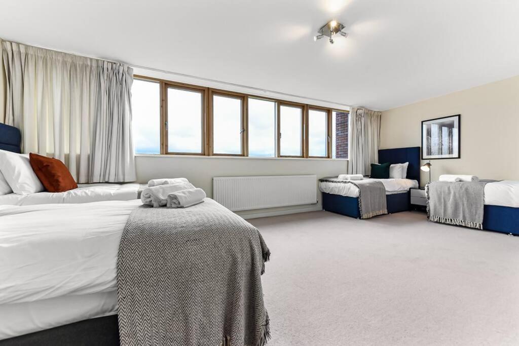 Apartment Large Group & Contractor Booking! Duplex W/parking Milton Keynes