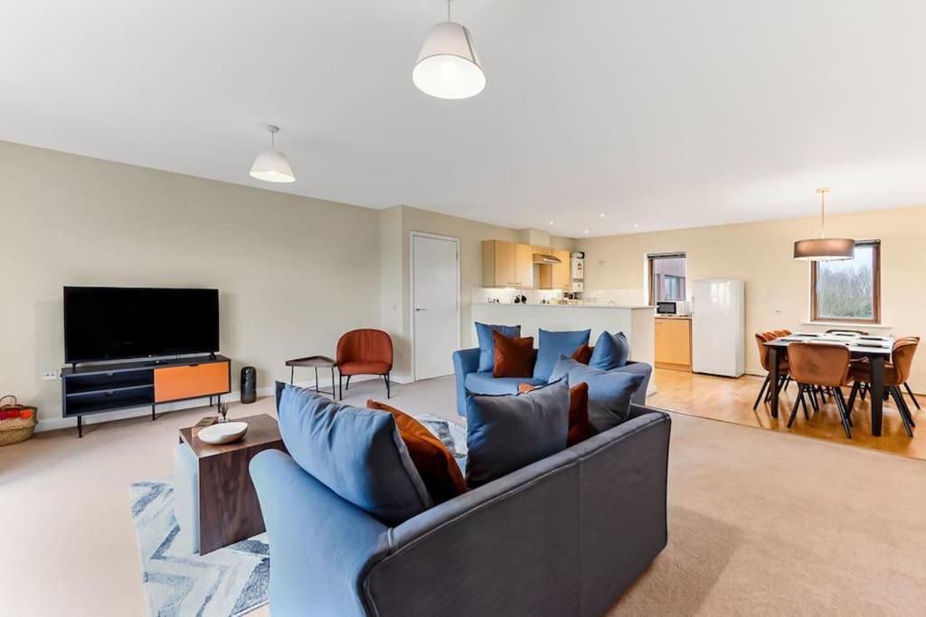 Apartment Large Group & Contractor Booking! Duplex W/parking Milton Keynes